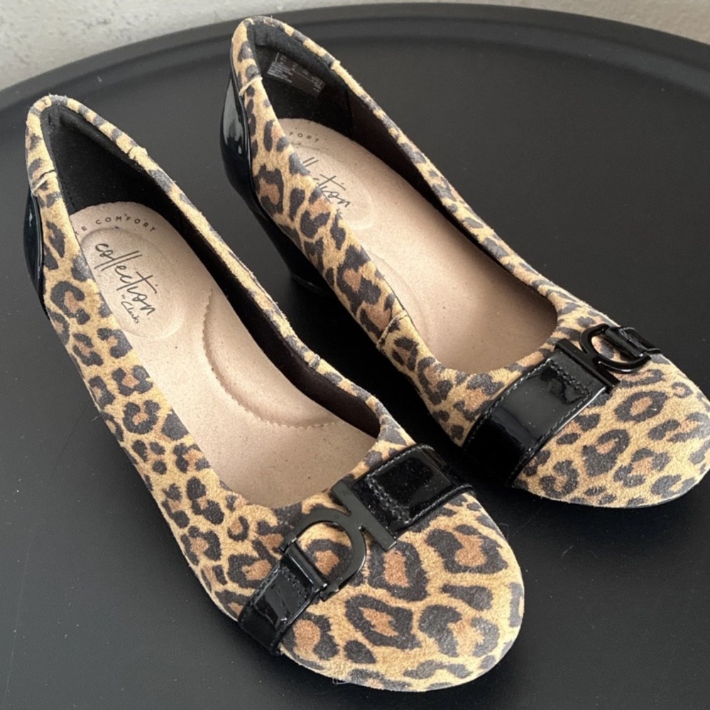 Clarks Ultimate Comfort  Wedge Shoes  Size 6 M Leopard Print Suede Beige/Black